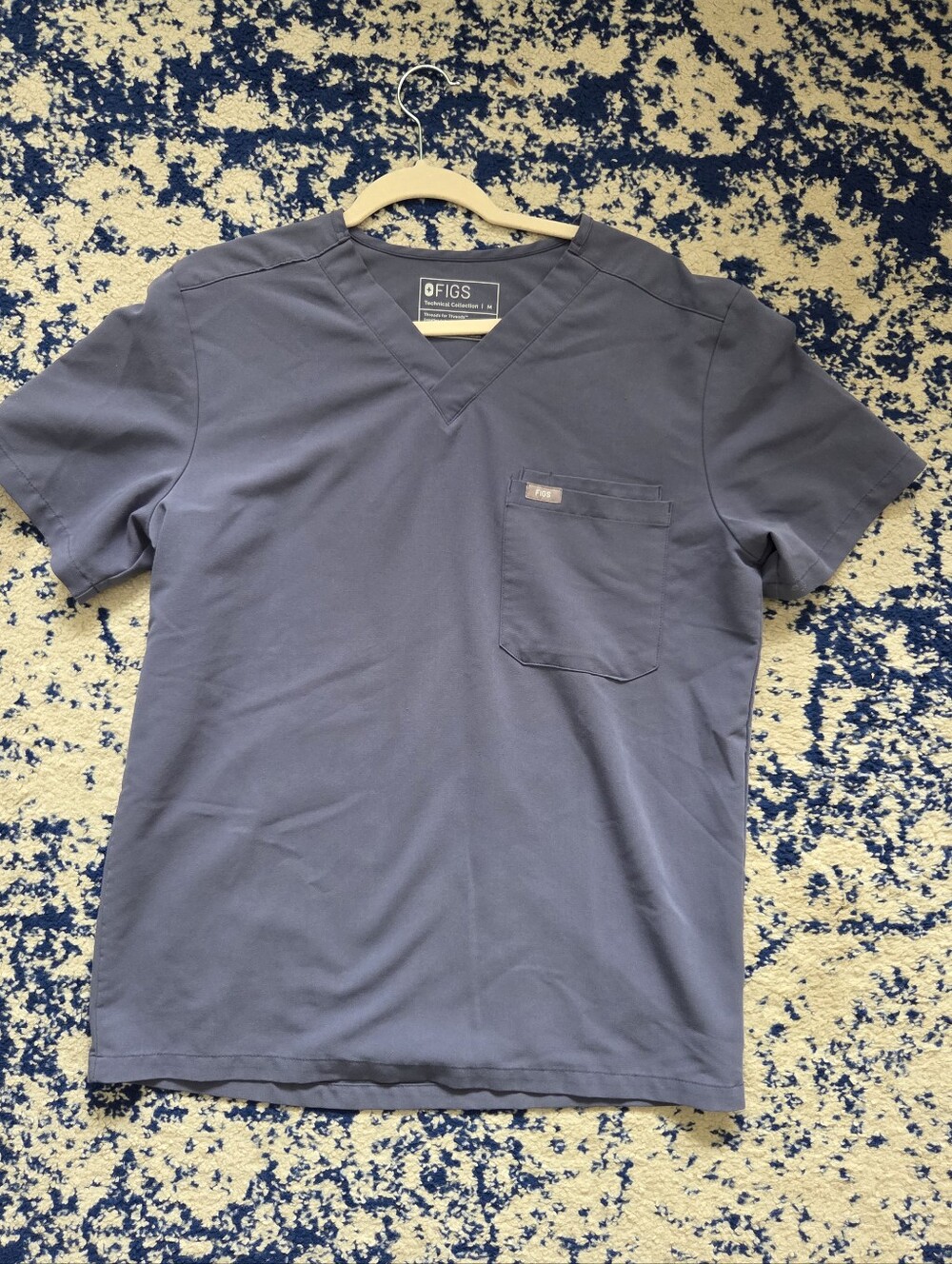 Figs Men's V-Neck Scrub Top in Slate